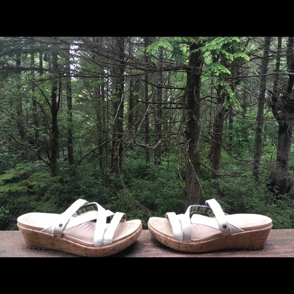 CROCS Shoes - Crocs strappy tan sandals size 7